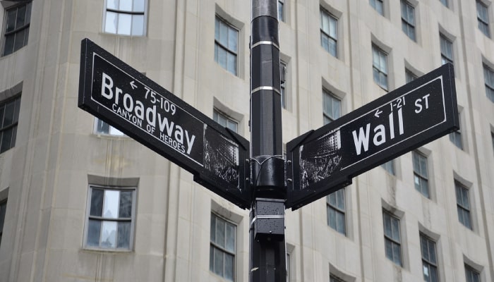 Kepanikan bank mereda di Wall Street