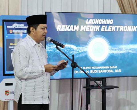 Pj. Bupati Kobar, Budi Santosa menyampaikan sambutan pada kegiatan launching RME milik RSSI Pangkalan Bun