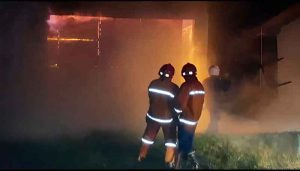 Disambar Petir, Gudang Lantai 3 Hangus Terbakar