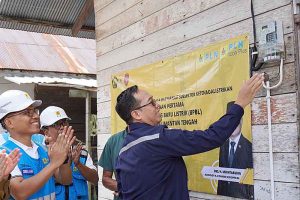 1.516 Warga Akhirnya Dapat Menikmati Listrik