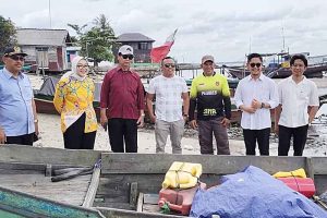 Dewan Dapil III Tinjau Abrasi Pantai di Kobar