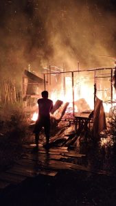 Dini Hari, Rumah di Tampung Penyang Rata dengan Tanah