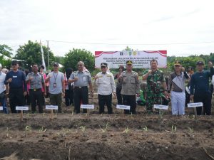 Pj Bupati Ikuti Penanaman Jagung Program Ketahanan Pangan Nasional di Lapas Sukamara