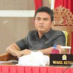 Ketua DPRD Gumas Binartha.