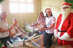 RSUD Kasongan Bagikan Sukacita Natal untuk Pasien