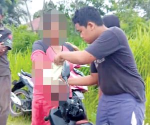 Siang Hari, Seorang Ibu Dibacok di Jalan G Obos