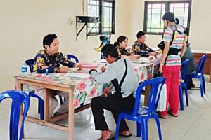 Warga Terima Sertifikat Tanah Gratis