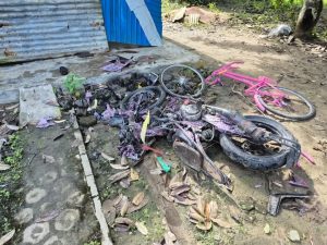 Pria Depresi Bakar Motor Sendiri