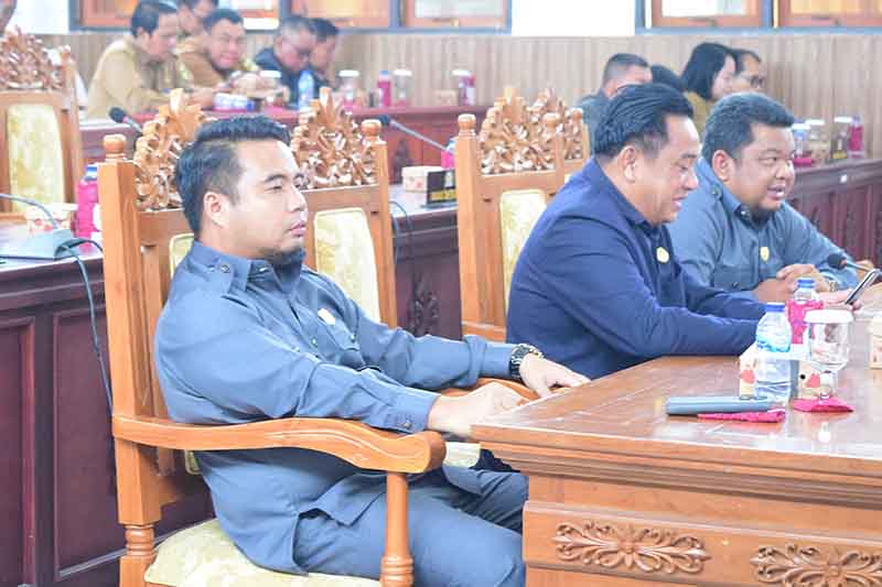 Anggota DPRD Kabupaten Gumas, Hermanto bersama koleganya