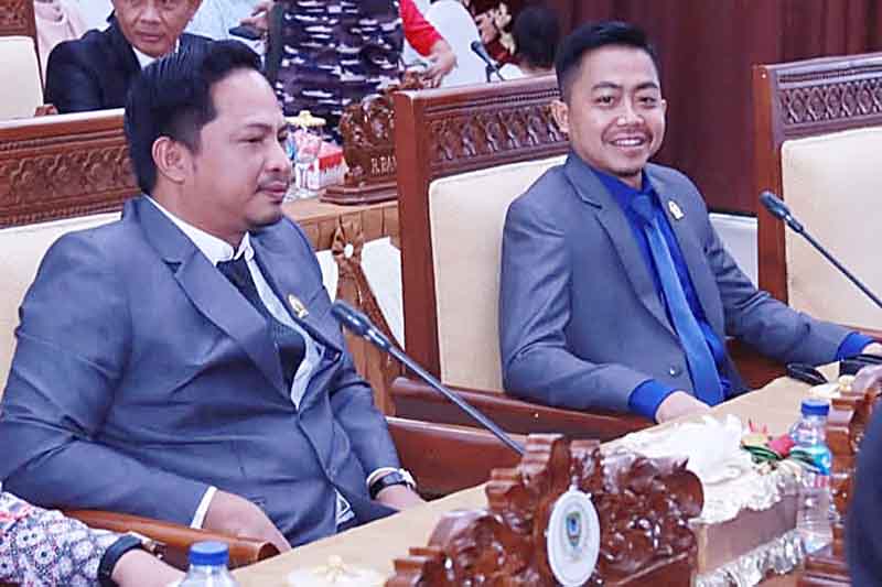 Anggota DPRD Seruyan, Muhammad Yusuf (kiri)