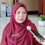 Asisten Ekbang Setda Kalteng, Sri Widanarni saat diwawancarai