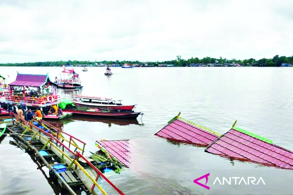 Diduga-Bocor_-Kapal-Wisata-Tenggelam