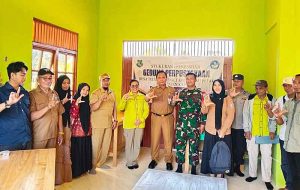 Kadisarpustaka Resmikan Perpusdes di Teluk Palinget