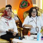 Kepala BKD Kalteng, Lisda Arriyana saat mengikuti rapat secara virtual
