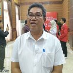 Kepala Bapenda Kotim, Ramadansyah saat diwawancarai awak media