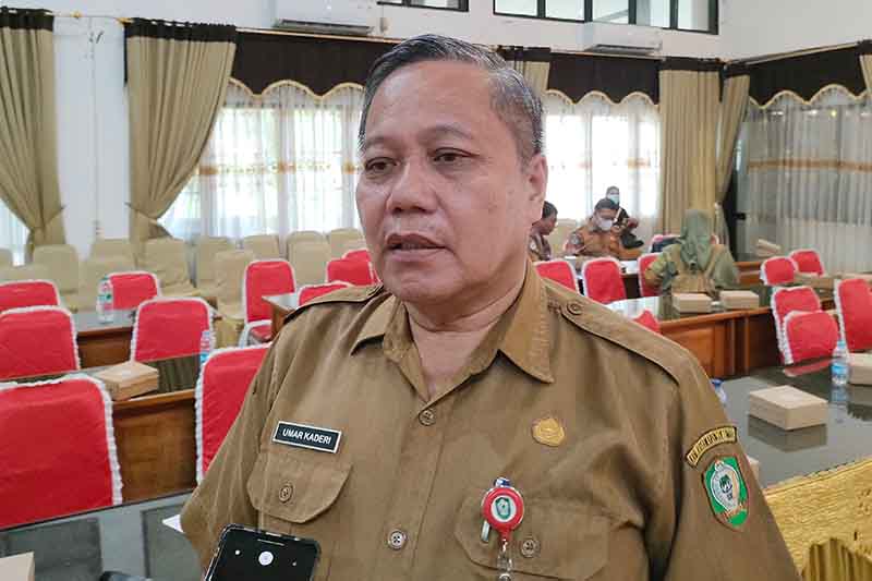 Kepala Dinkes Kotim, Umar Kaderi saat diwawancarai