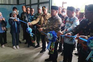 Pabrik Es Balok dan Pakan Ikan Sijura Diresmikan