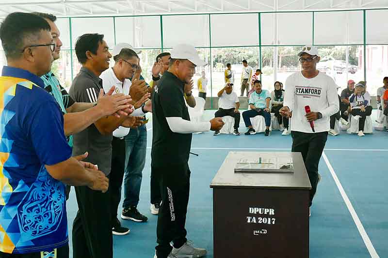 Pj Bupati Sukamara Resmikan Lapangan Tenis Indoor