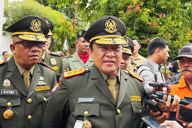 Wakil Gubernur Kalteng, Edy Pratowo saat diwawancarai awak media