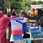 Warga Buncis Raya Bagikan Makanan Gratis untuk Jemaah Haul Sekumpul