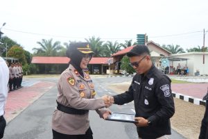 11 Polisi Berprestasi Diberi Penghargaan