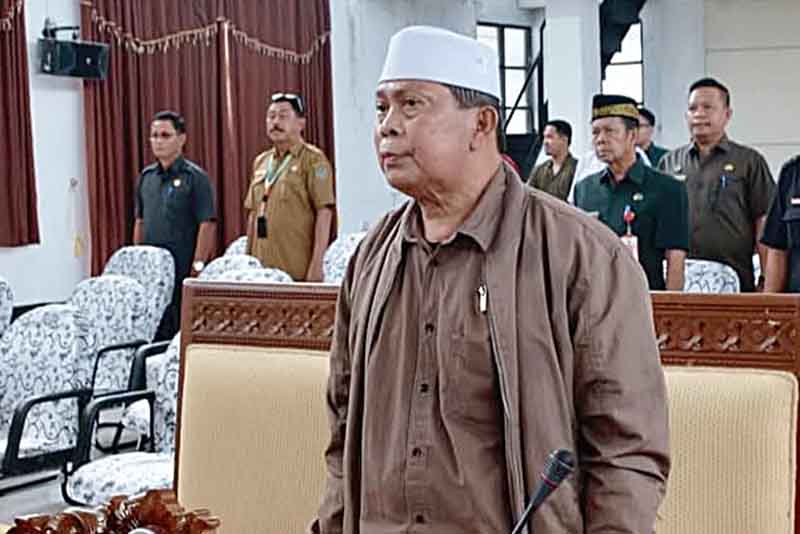 Anggota DPRD Seruyan H.Syamsudin saat mengikuti rapat Paripurna
