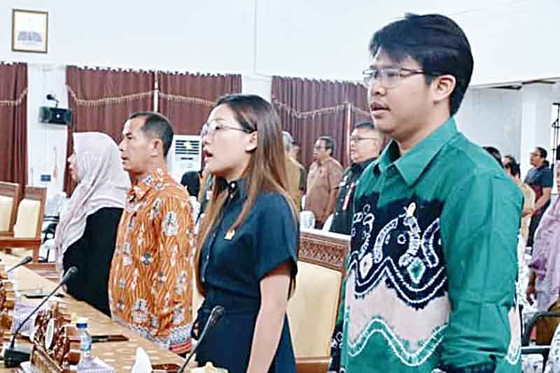 Anggota DPRD Seruyan M.Elmi Setiawan saat mengikuti rapat Paripurna.