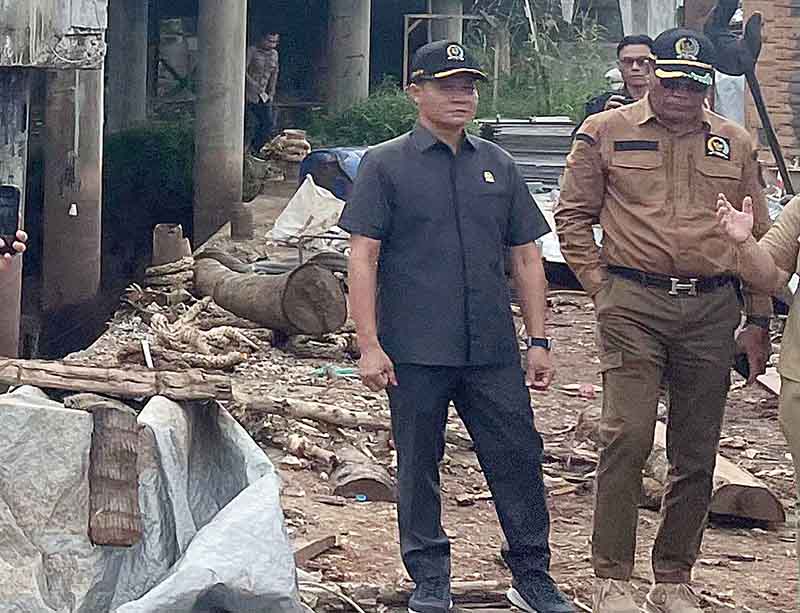 Anggota Komisi III DPRD Kapuas Tinjau Lokasi Jembatan Ambruk