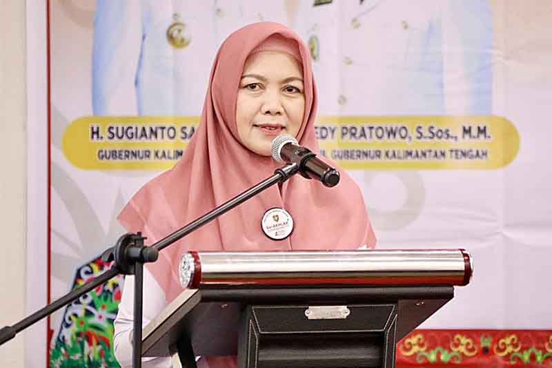 Asisten Ekbang Setda Provinsi Kalteng, Sri Widanarni sampaikan sambutan