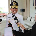 Gubernur Kalteng, H. Agustiar Sabran diwawancara awak media