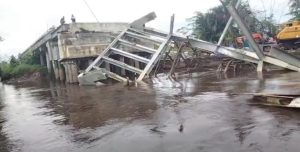 Jembatan Terusan Raya Ambruk