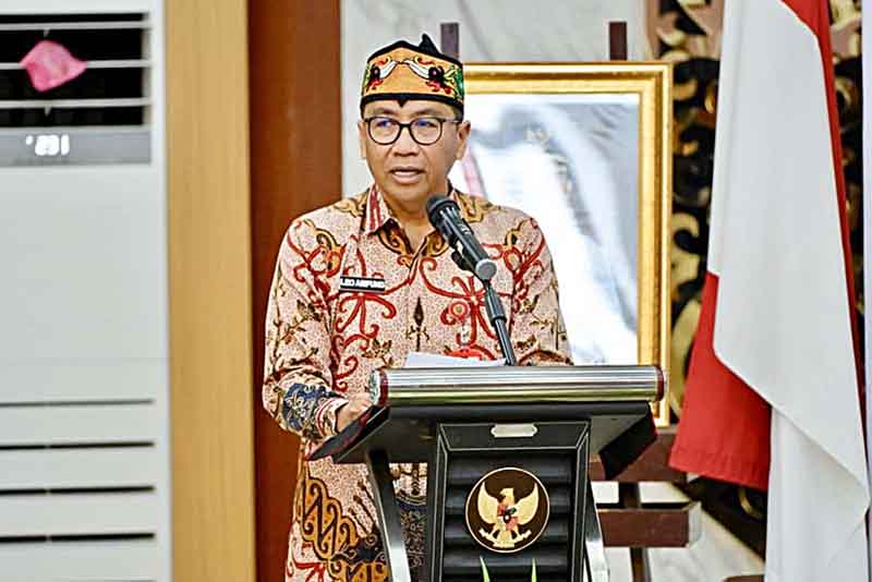 Kepala Bapperida Kalteng, Leonard S. Ampung menyampaikan sambutan Konsultasi Publik