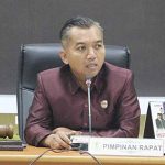 Ketua DPRD Seruyan Zuli Eko Prasetyo saat memimpin rapat.