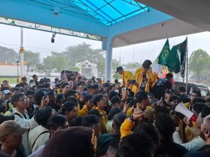 Mahasiswa Jenuh, Gelar Aksi di Markas Wakil Rakyat