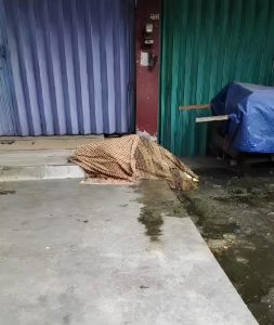 Pengamen Terbujur Kaku di Depan Toko