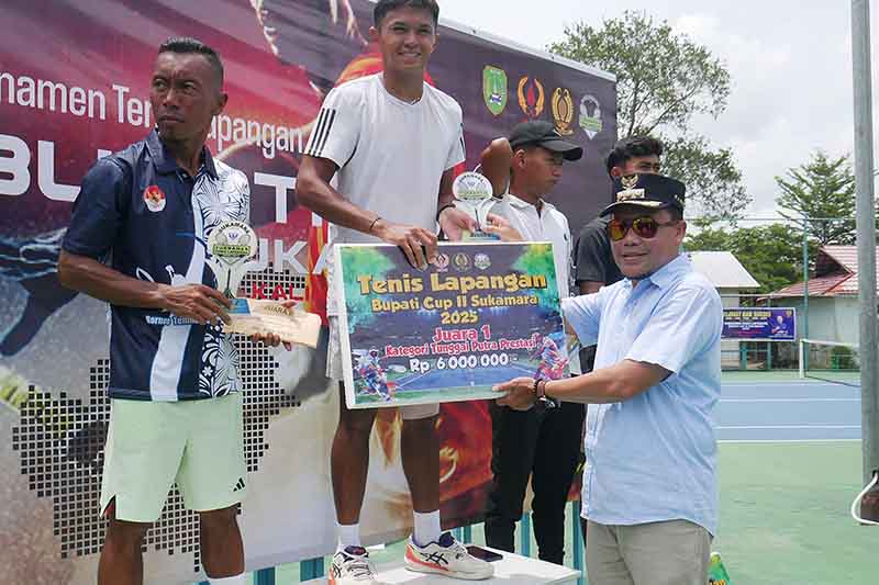 Pj Bupati Tutup Turnamen Tenis Lapangan Bupati Cup ll