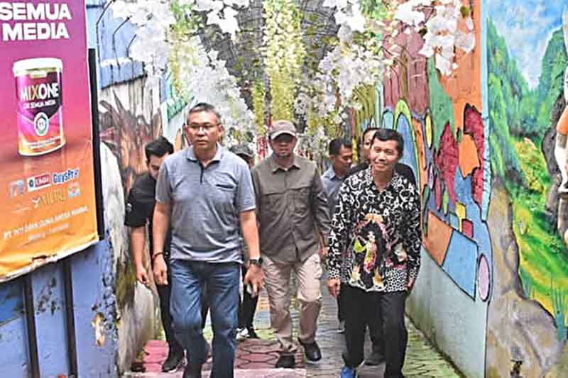 Pj Walikota Palangka Raya Kunjungi Kampung Warna-warni Jodipan