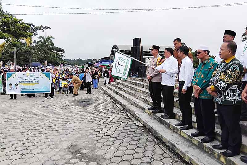 Sekda Lepas Peserta Pawai Tarhib