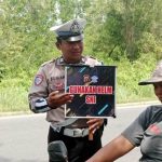 Tak Pakai Helm, Pengendara Motor Diberikan Teguran