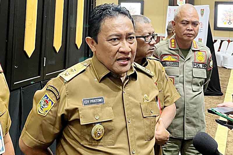 Wagub Kalteng, H. Edy Pratowo diwawancara awak media
