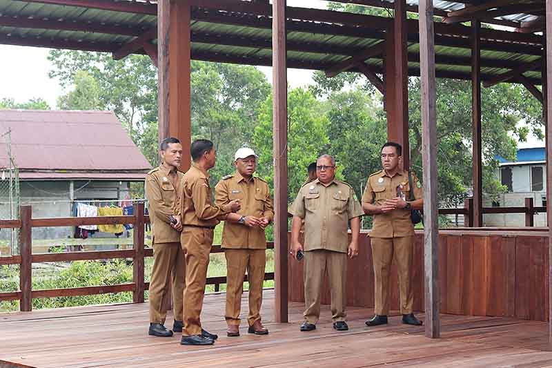 Wakil Bupati Sukamara Tinjau Perkembangan Proses Pembangunan Pasar Saik