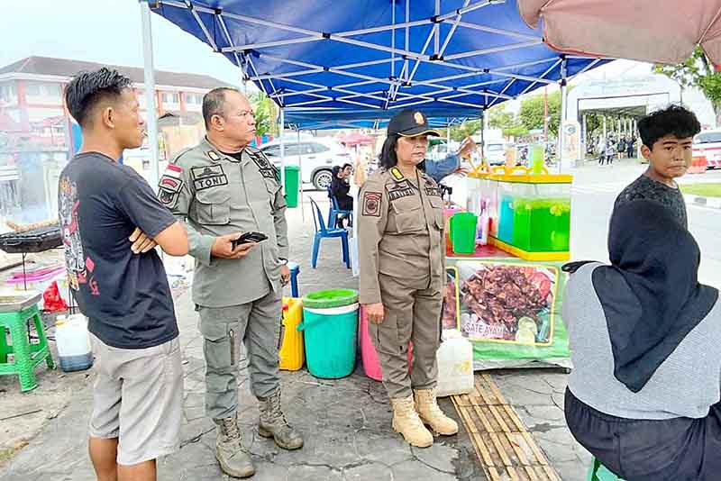 15 Anggota Satpol PP Jaga Ketertiban Pembagian 1.000 Takjil