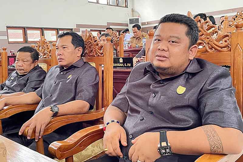 Anggota DPRD Gunung Mas Tuah