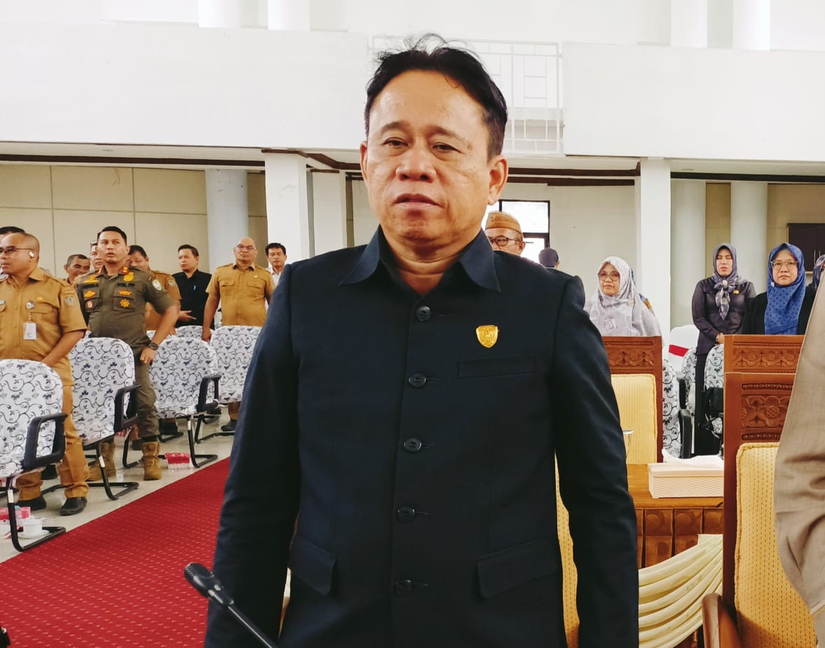 Anggota DPRD Seruyan Bejo Rianto saat mengikuti rapat Paripurna.