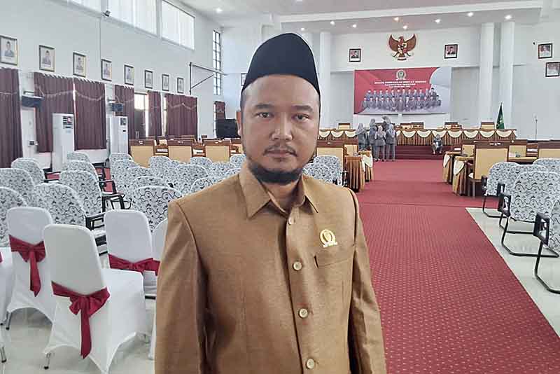 Anggota DPRD Seruyan Syukron Makmun saat berada diruang paripurna.