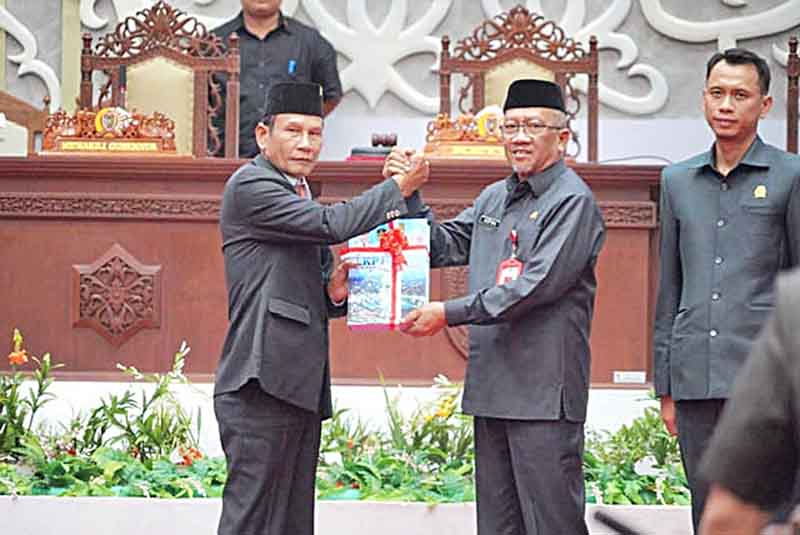 Berita Acara LKPJ Gubernur Diteken