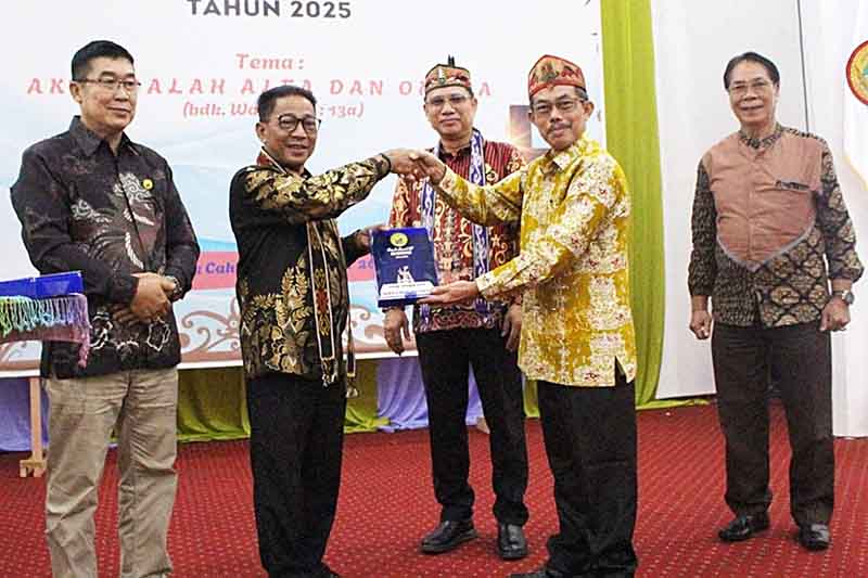 Bupati Ajak Warga GKE Bersama Membangun MURA HEBAT 2030