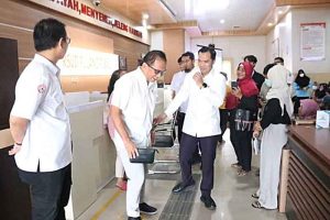 Bupati Pulpis Puji Kebersihan Ruangan RSUD