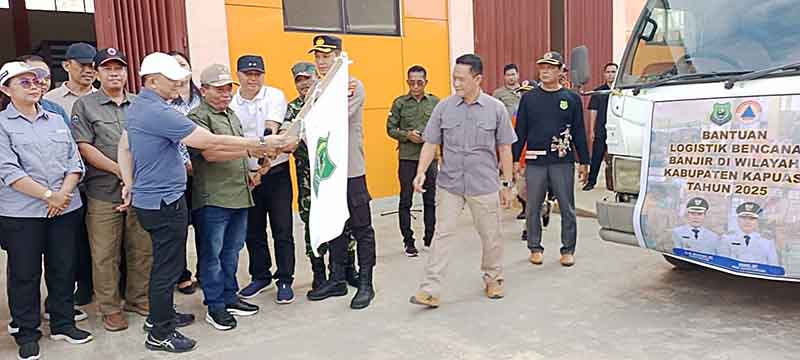 Bupati Salurkan Bantuan Korban Bencana Banjir