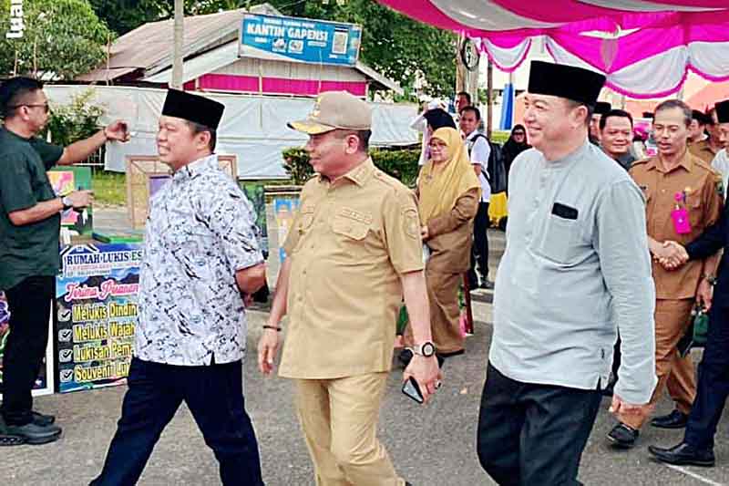 Didampingi Wakil Bupati, Bupati Kapuas Kunjungi Pasar Ramadan